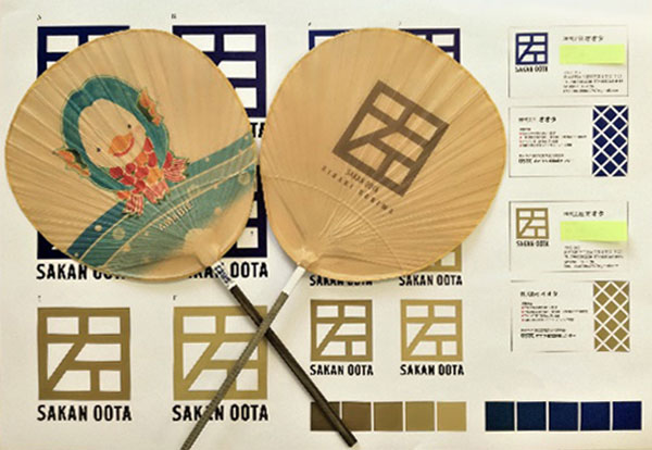 グッズの制作　熊本県伝統工芸品「来民団扇」 （表面「アマビエ」裏面「左うちわ」）